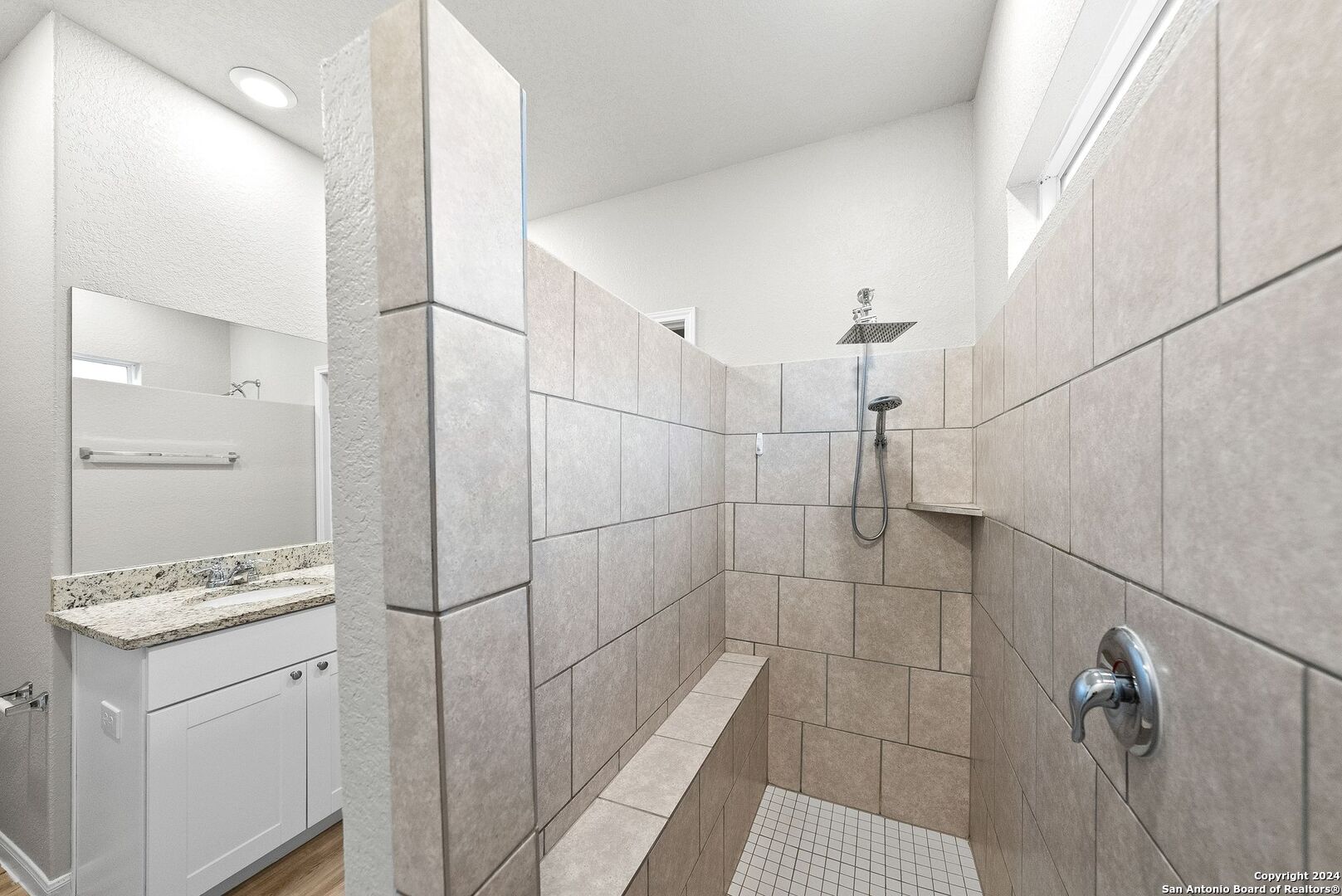 10535 Margarita Loop Converse, TX 78109 - Photo 25 of 51 a bathroom with a bathtub and shower