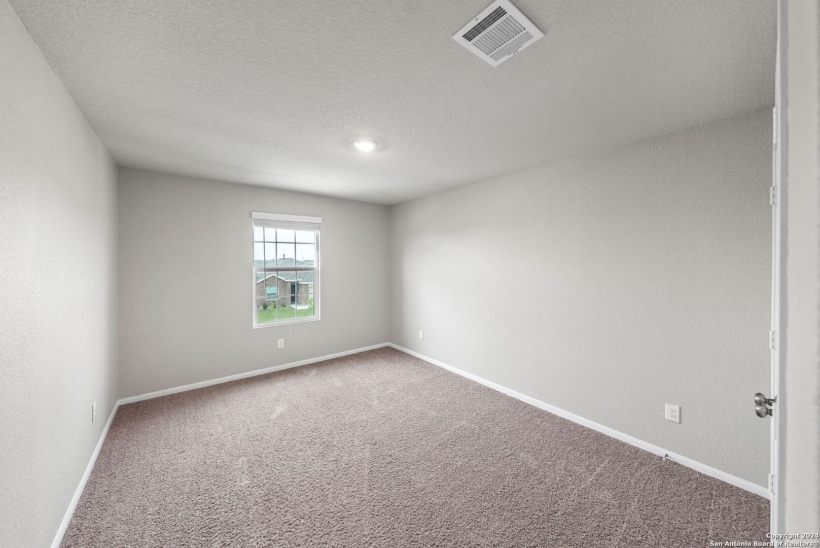 10535 Margarita Loop Converse, TX 78109 - Photo 38 of 51 an empty room with windows