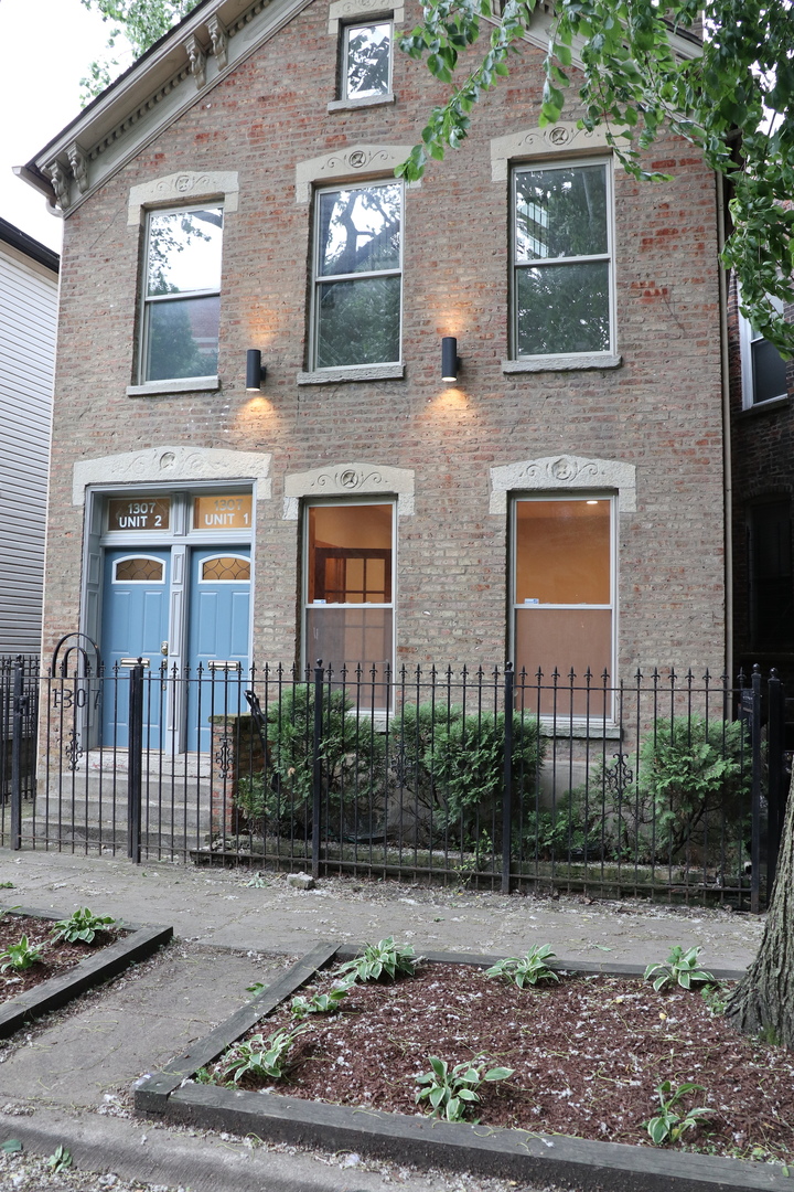 1307 West Fillmore Street Chicago, IL 60607 - Photo 1 of 42 a front view of a house with garden
