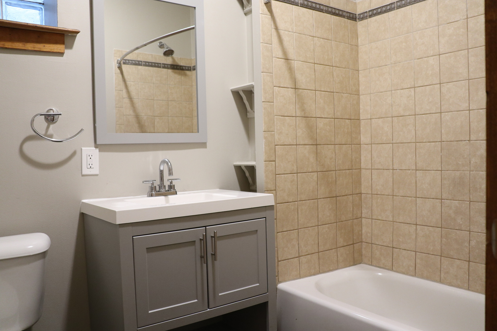 1307 West Fillmore Street Chicago, IL 60607 - Photo 7 of 42 a bathroom with a sink a toilet and shower