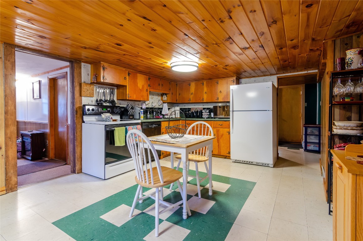 253 Foster Road Vestal, NY 13850 - Photo 5 of 13 Gallery Image 5