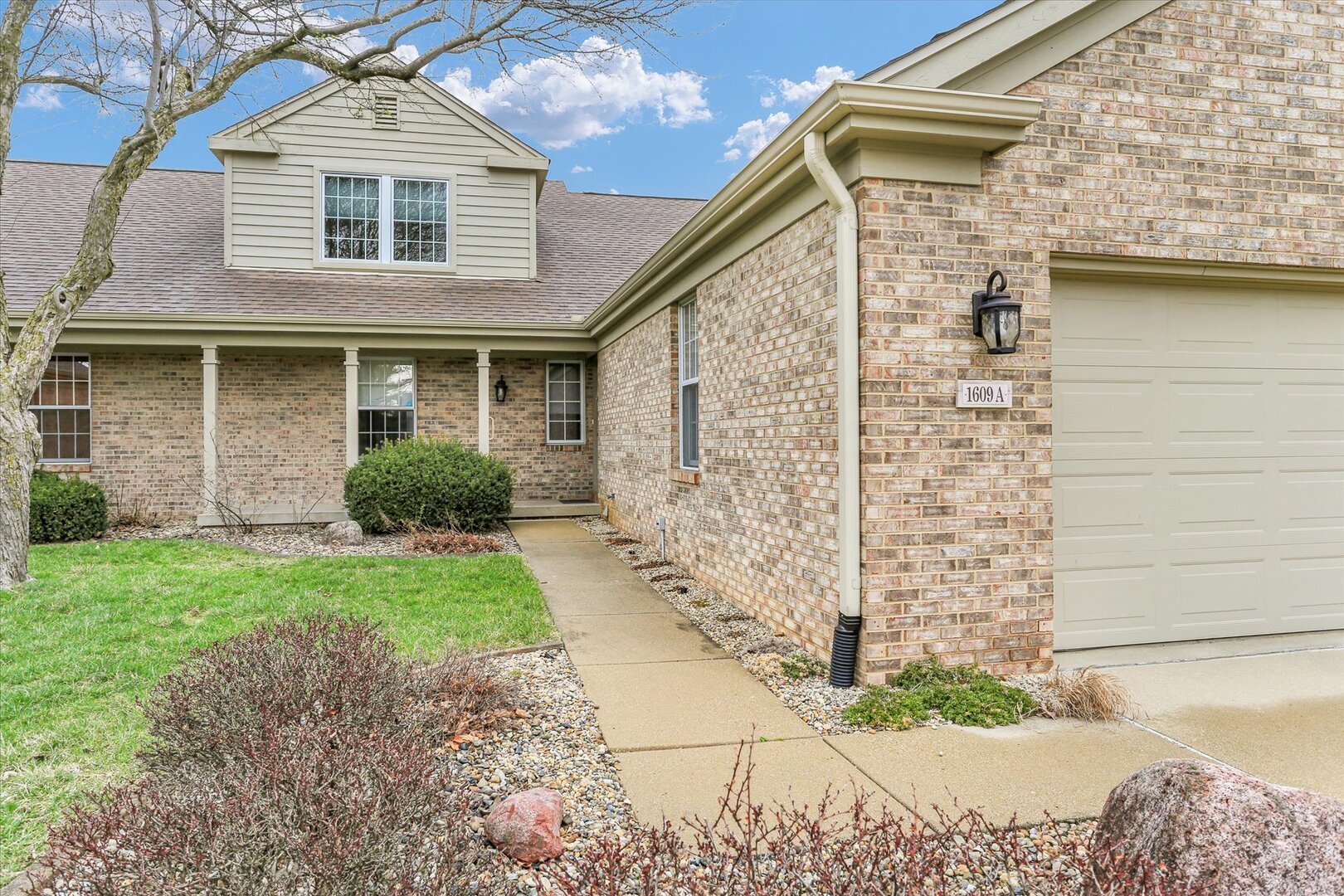 1609 Lakeside Drive, Unit A Champaign, IL 61821 - Photo 2 of 39