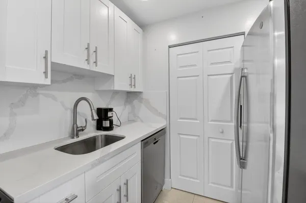 $190,000 | 15453 Lakes Of Delray Boulevard, Unit 204, Delray Beach, FL 33484