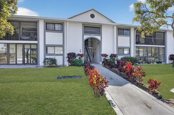 $190,000 | 15453 Lakes Of Delray Boulevard, Unit 204, Delray Beach, FL 33484