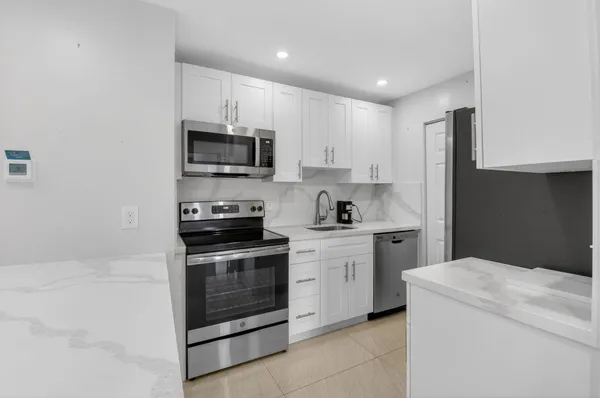 $190,000 | 15453 Lakes Of Delray Boulevard, Unit 204, Delray Beach, FL 33484