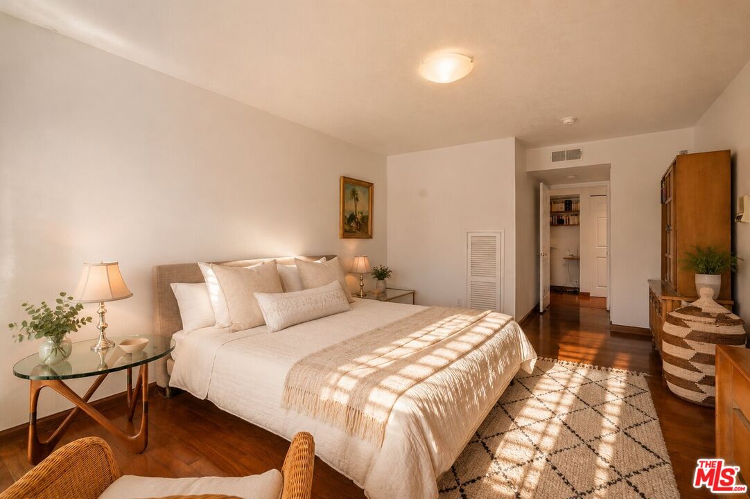 432 South Hamel Road, Unit 303 Los Angeles, CA 90048 - Photo 18 of 26