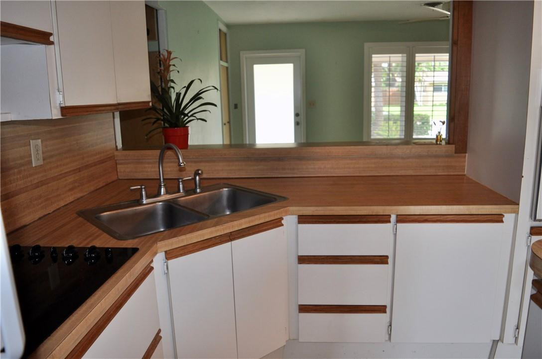 2011 Northeast 31st Court Lighthouse Point, FL 33064 - Photo 15 of 49 Compact and Easy...