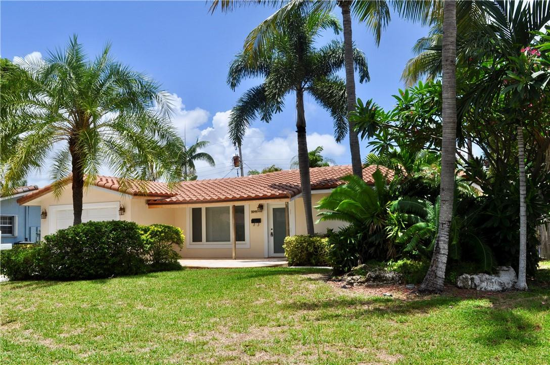 2011 Northeast 31st Court Lighthouse Point, FL 33064 - Photo 2 of 49 Facing South