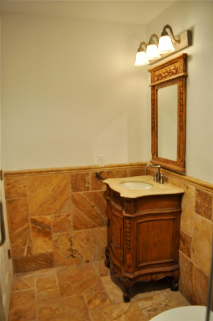 2011 Northeast 31st Court Lighthouse Point, FL 33064 - Photo 23 of 49 This is the "newer" Bath.