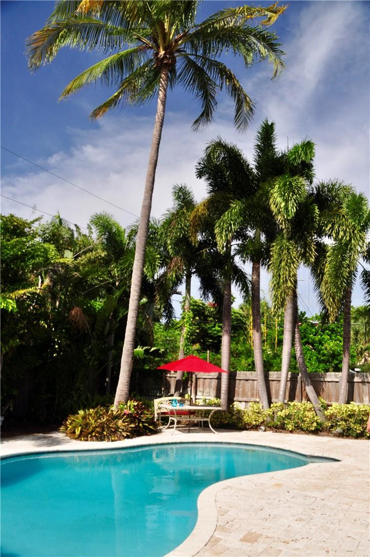 2011 Northeast 31st Court Lighthouse Point, FL 33064 - Photo 3 of 49 Tropical Paradise!