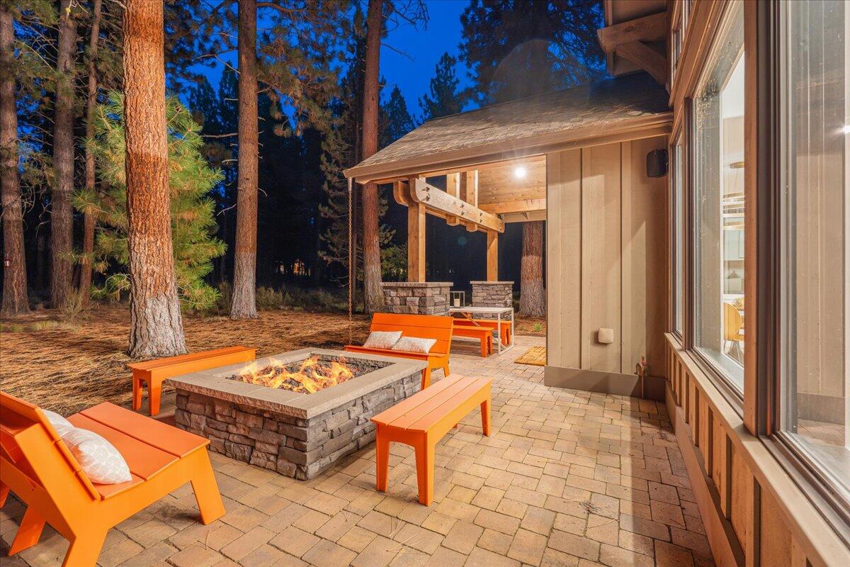 56278 Sable Rock Loop Bend, OR 97707 - Photo 47 of 54 a outdoor space with sitting area