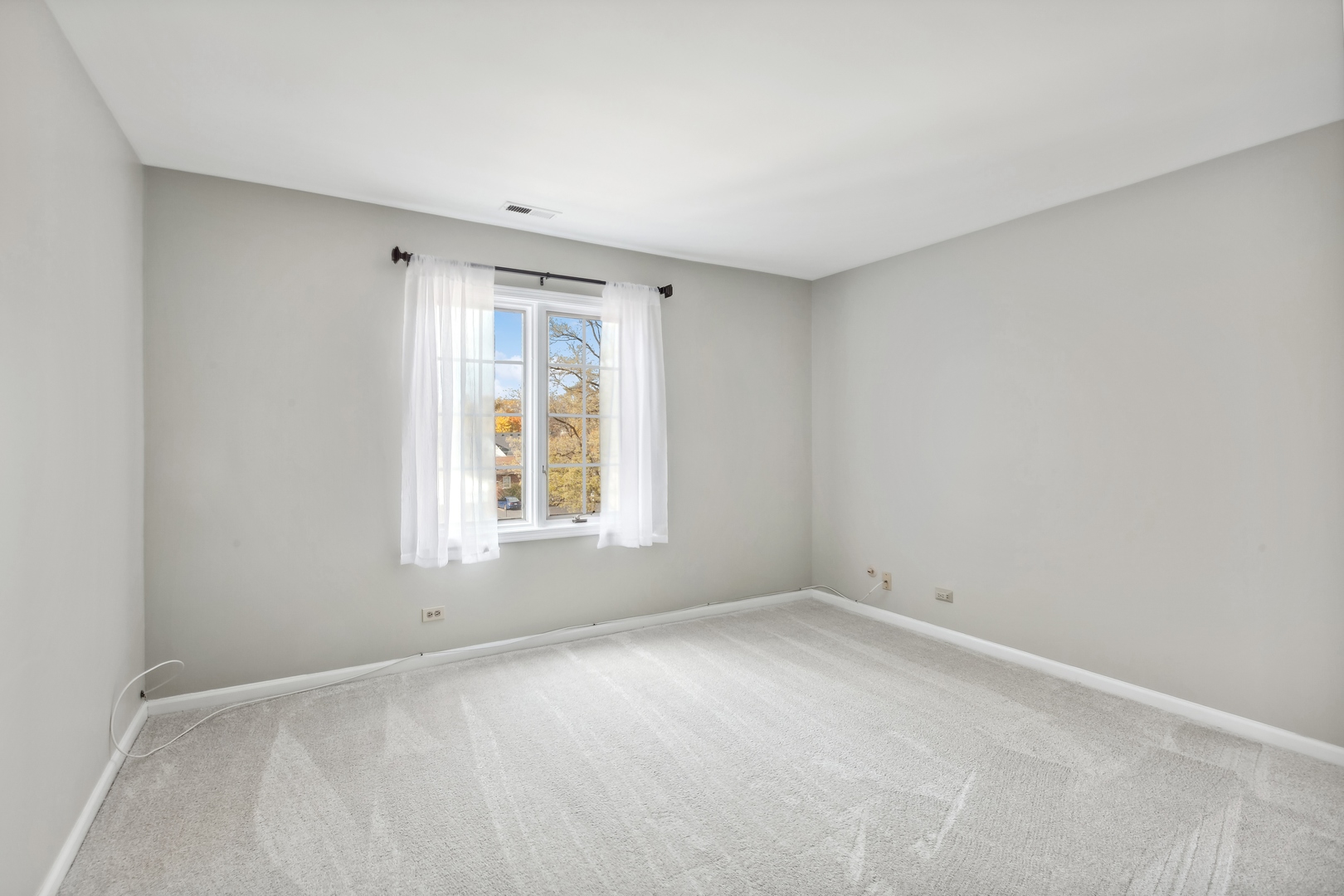515 North Main Street, Unit 4AS Glen Ellyn, IL 60137 - Photo 17 of 23 an empty room with a window