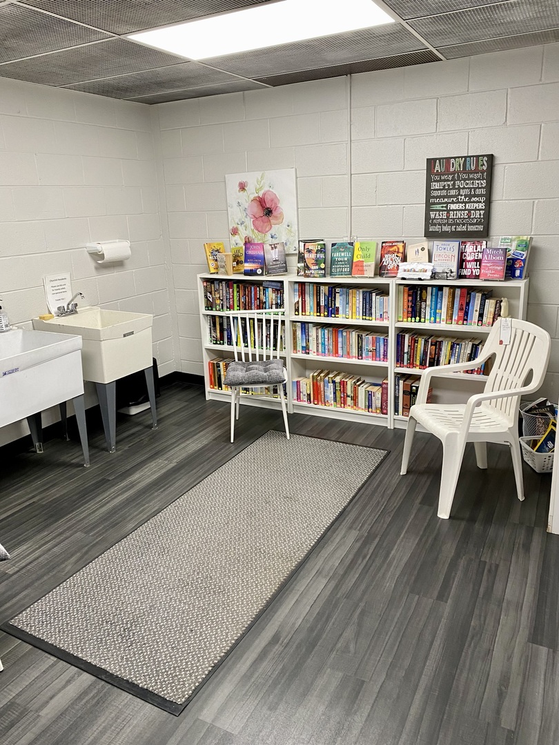 515 North Main Street, Unit 4AS Glen Ellyn, IL 60137 - Photo 22 of 23 a reading room with furniture and a book shelf