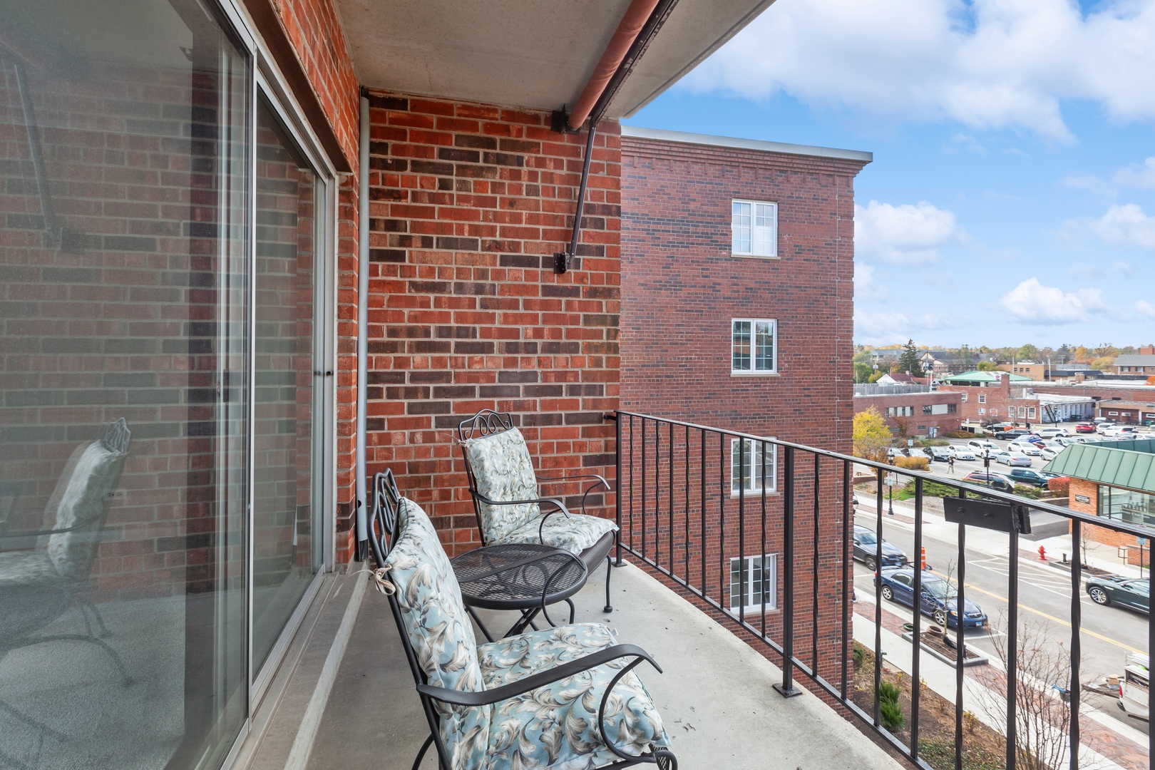 515 North Main Street, Unit 4AS Glen Ellyn, IL 60137 - Photo 8 of 23 a view of balcony with couch