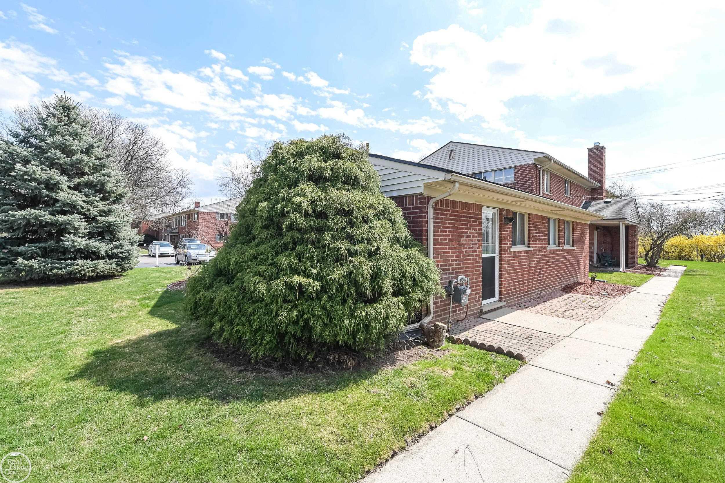 11350 Canal Road Sterling Heights, MI 48314 - Photo 2 of 21 Side and Back