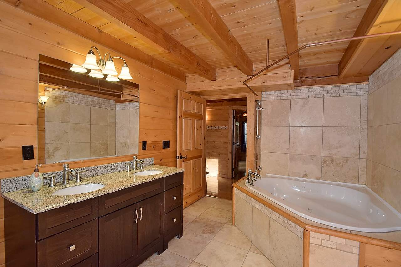 12817 East Sillman Road Mead, WA 99021 - Photo 12 of 20