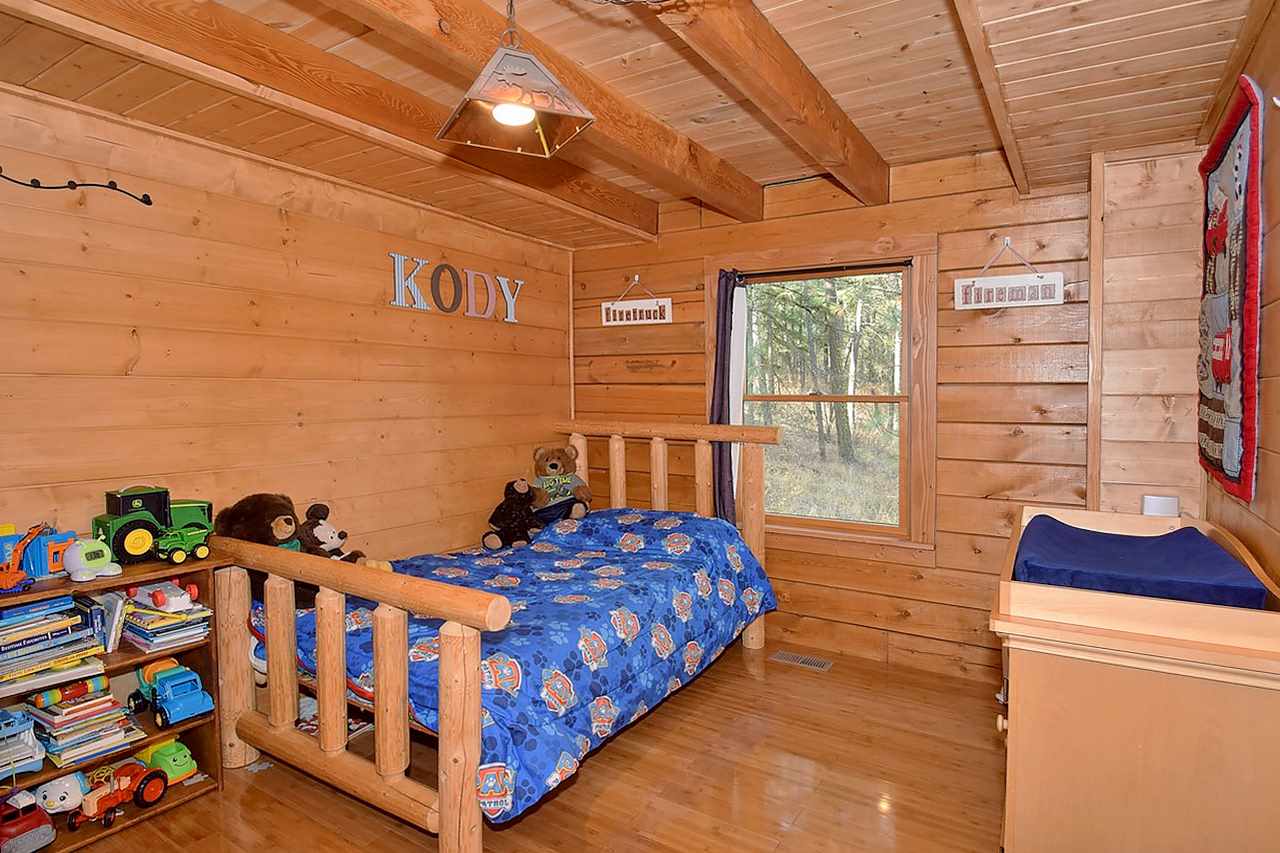 12817 East Sillman Road Mead, WA 99021 - Photo 10 of 20