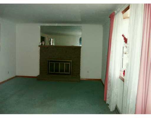 312 Arona Road Irwin, PA 15642 - Photo 2 of 8 Living Room.