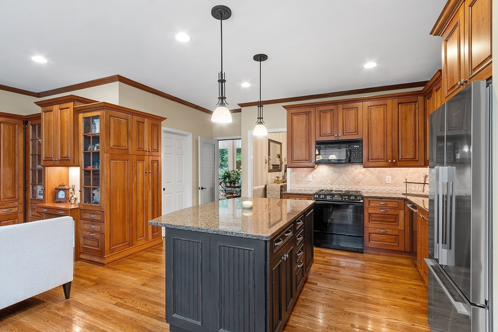 12 Arbella Road, Unit 12 Bedford, MA 01730 - Photo 8 of 37 Gallery Image 8