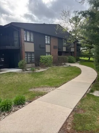 $1,400 | 22 Matterhorn Court, Unit 13, Geneva, WI 53147