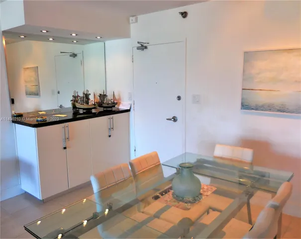 $5,300 | 5151 Collins Avenue, Unit 519, Miami Beach, FL 33140