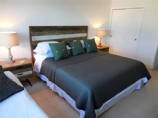 $5,300 | 5151 Collins Avenue, Unit 519, Miami Beach, FL 33140