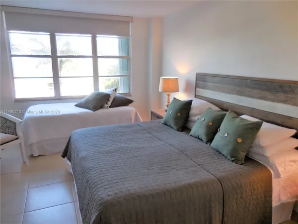 $5,300 | 5151 Collins Avenue, Unit 519, Miami Beach, FL 33140