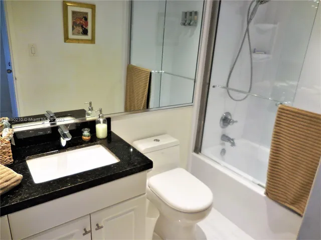 $5,300 | 5151 Collins Avenue, Unit 519, Miami Beach, FL 33140