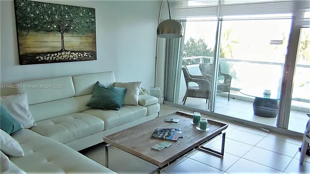 $5,300 | 5151 Collins Avenue, Unit 519, Miami Beach, FL 33140