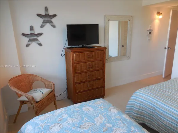 $5,300 | 5151 Collins Avenue, Unit 519, Miami Beach, FL 33140