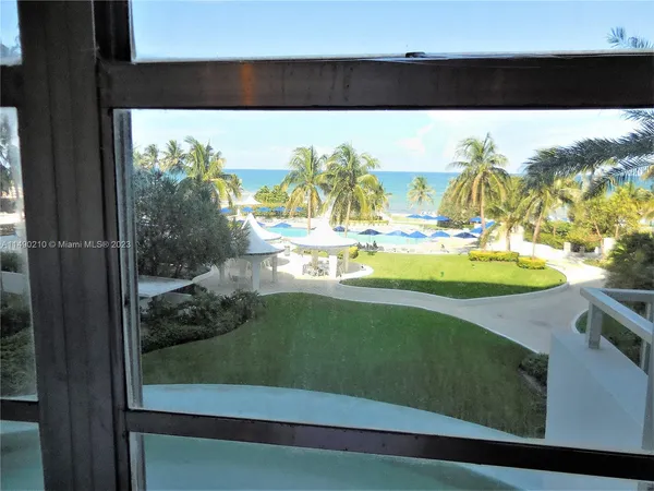 $5,300 | 5151 Collins Avenue, Unit 519, Miami Beach, FL 33140