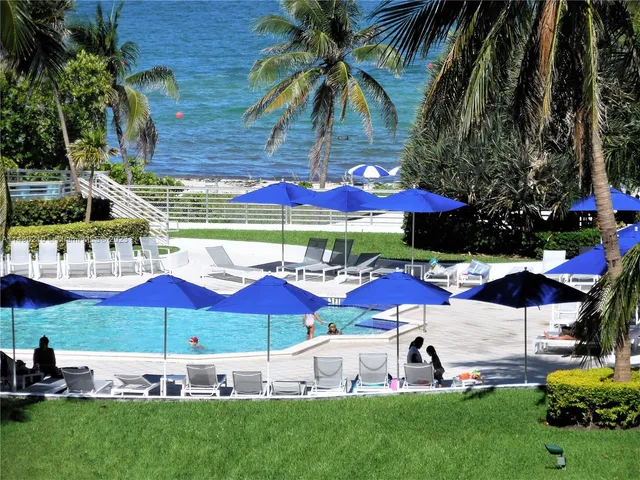 $5,300 | 5151 Collins Avenue, Unit 519, Miami Beach, FL 33140