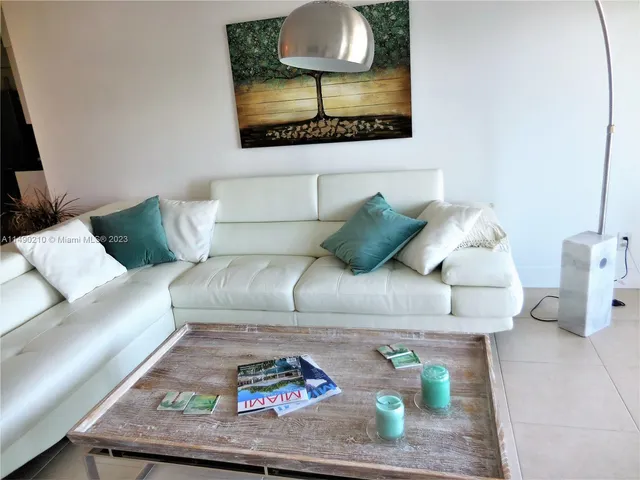 $5,300 | 5151 Collins Avenue, Unit 519, Miami Beach, FL 33140