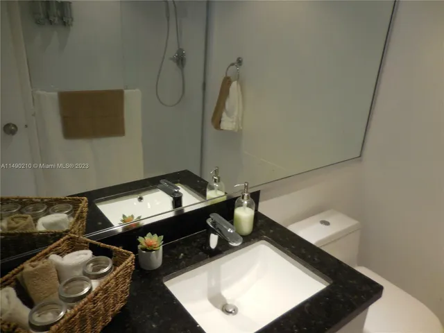 $5,300 | 5151 Collins Avenue, Unit 519, Miami Beach, FL 33140