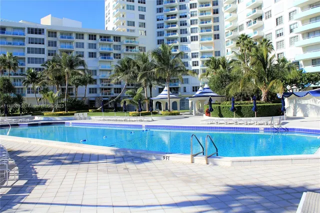 $5,300 | 5151 Collins Avenue, Unit 519, Miami Beach, FL 33140