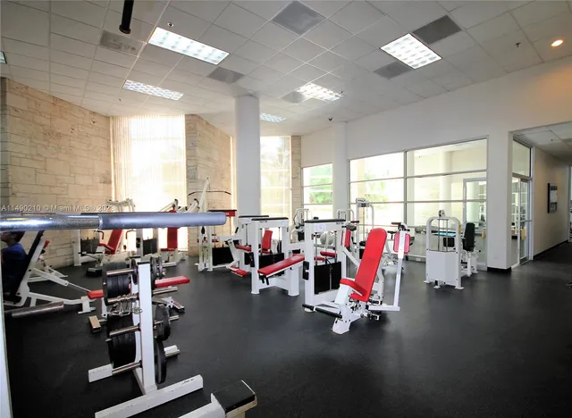 $5,300 | 5151 Collins Avenue, Unit 519, Miami Beach, FL 33140