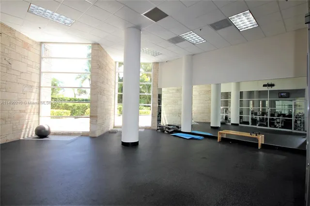 $5,300 | 5151 Collins Avenue, Unit 519, Miami Beach, FL 33140