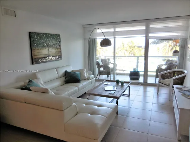 $5,300 | 5151 Collins Avenue, Unit 519, Miami Beach, FL 33140