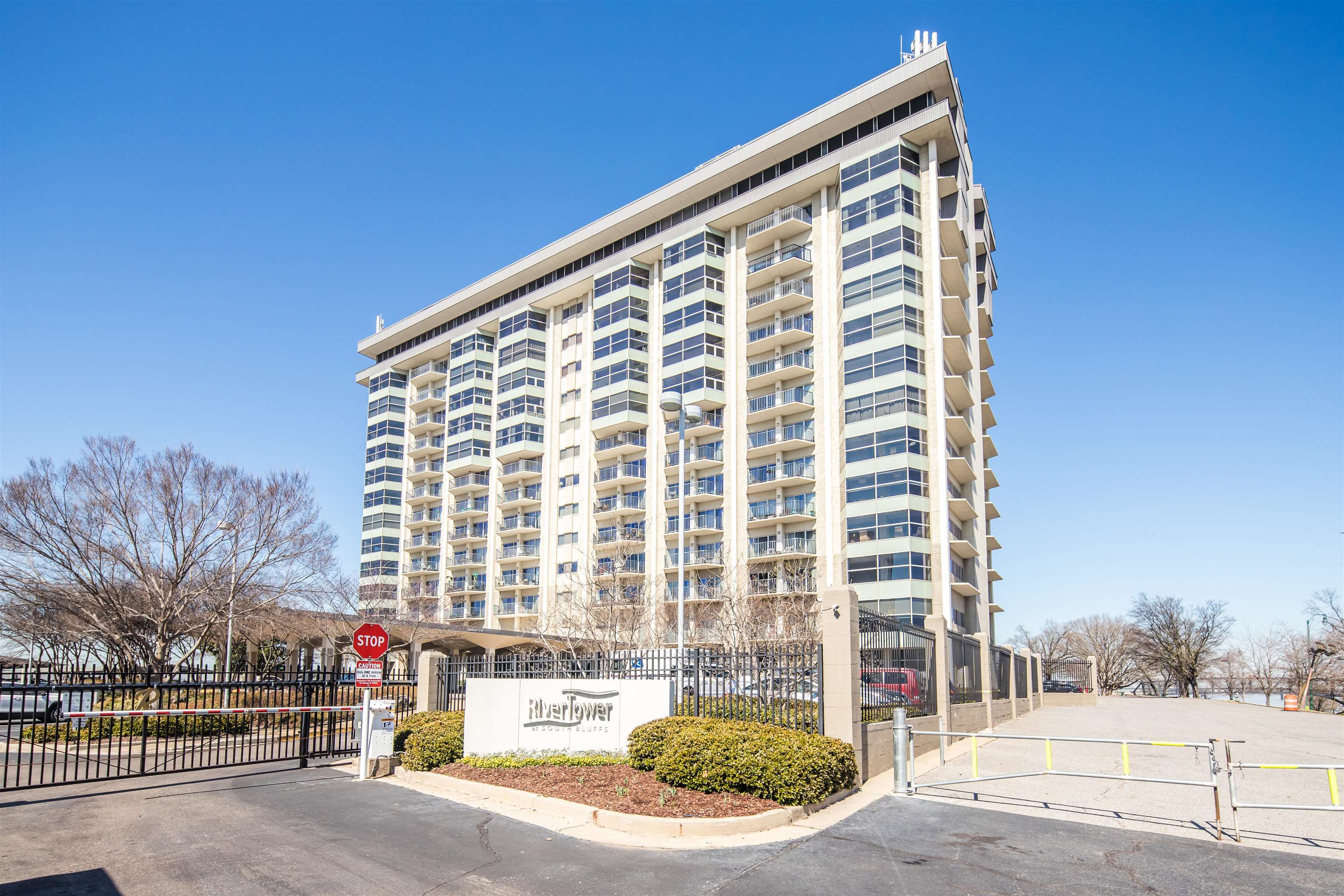 655 Riverside Drive, Unit 1104B Memphis, TN 38103 - Photo 1 of 20 a view of a large building