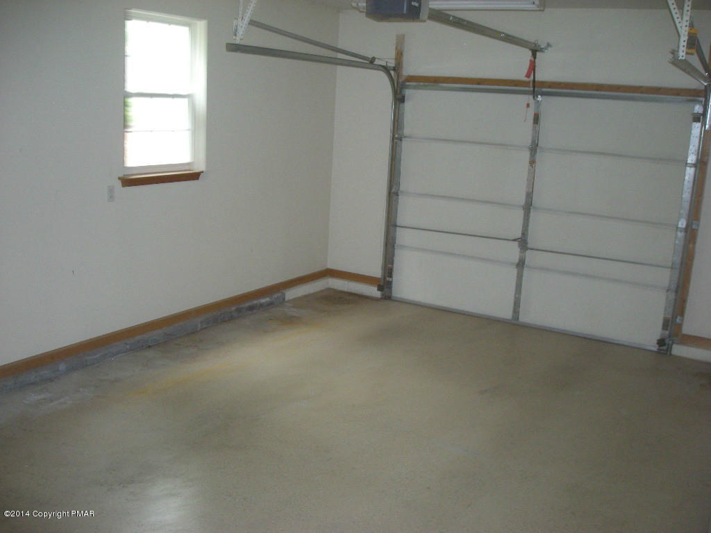 256 Turkey Ridge Kunkletown, PA 18058 - Photo 2 of 15 gargage