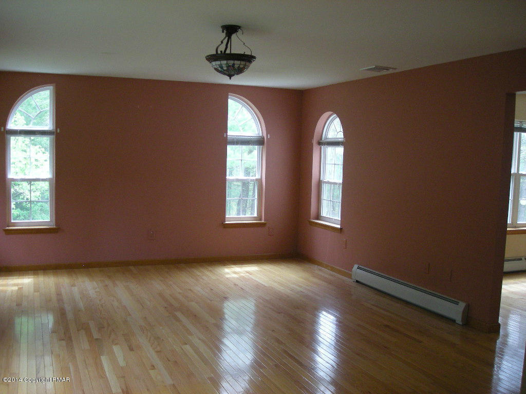 256 Turkey Ridge Kunkletown, PA 18058 - Photo 3 of 15 living room