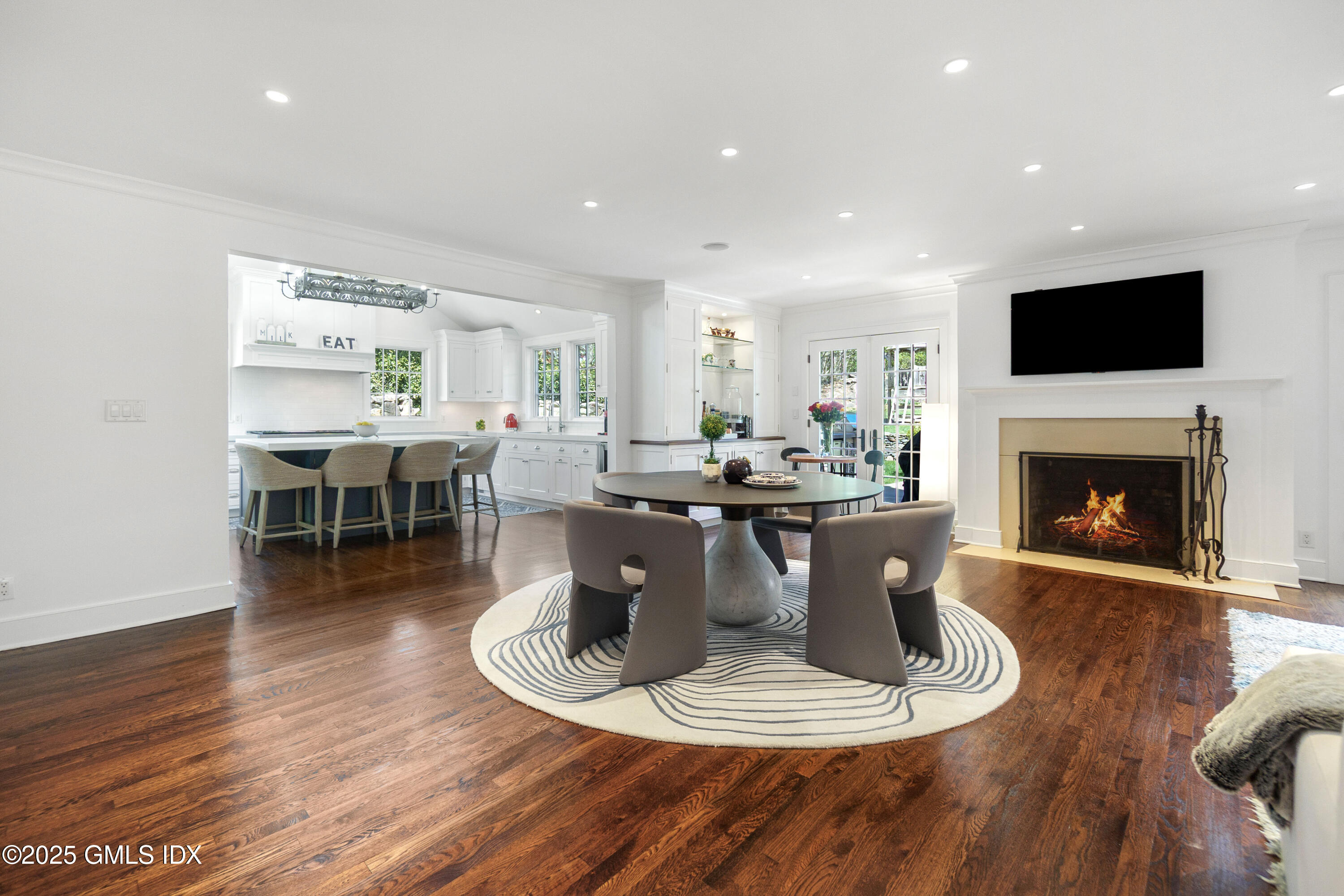 59 Hillside Road Greenwich, CT 06830 - Photo 11 of 35 Eat-in Kitchen