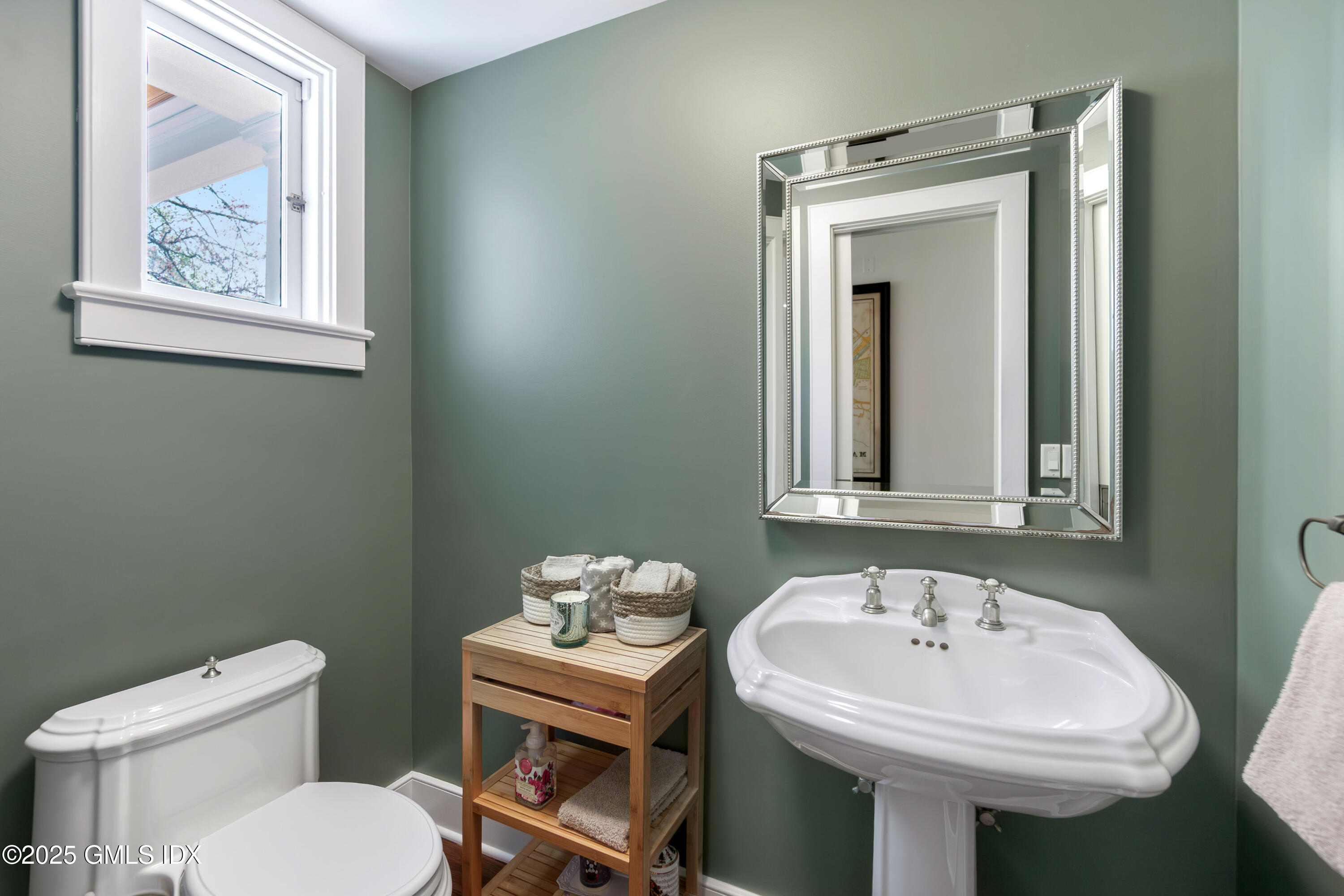 59 Hillside Road Greenwich, CT 06830 - Photo 16 of 35 Powder Room