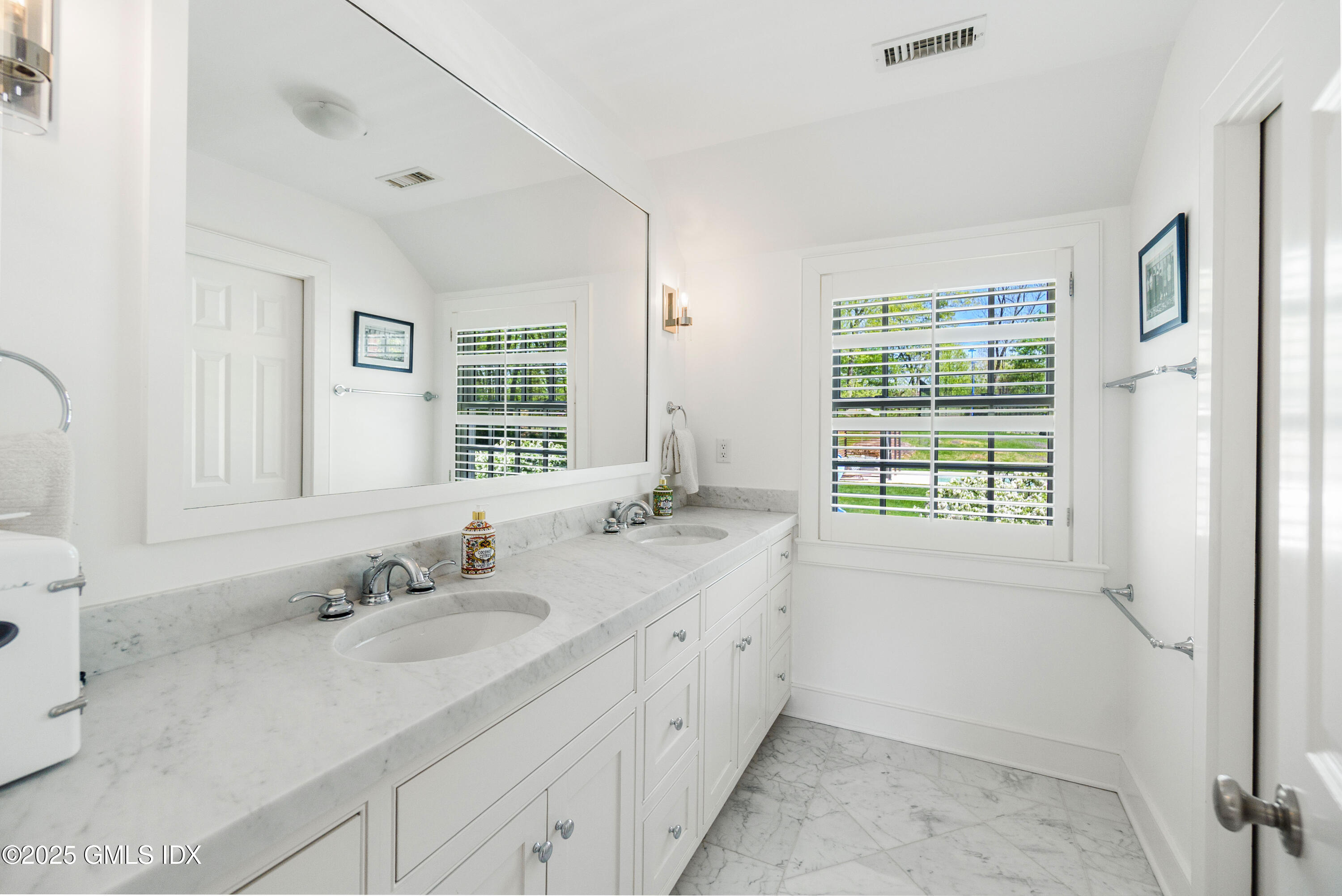 59 Hillside Road Greenwich, CT 06830 - Photo 21 of 35 Bathroom