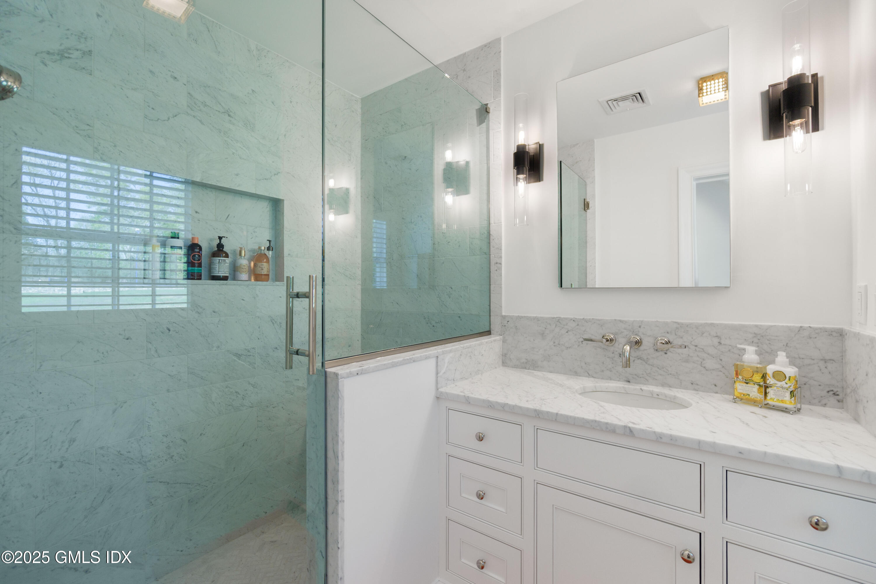 59 Hillside Road Greenwich, CT 06830 - Photo 25 of 35 Guest Bathroom