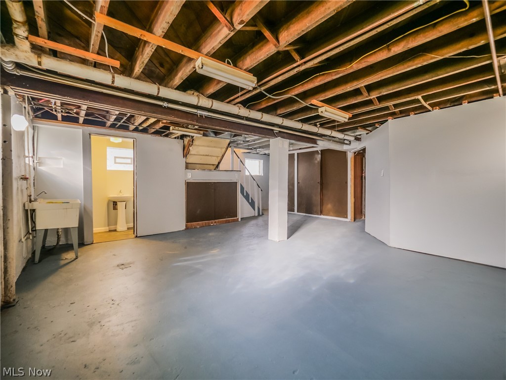 18312 Rosecliff Road Cleveland, OH 44119 - Photo 30 of 34 Basement