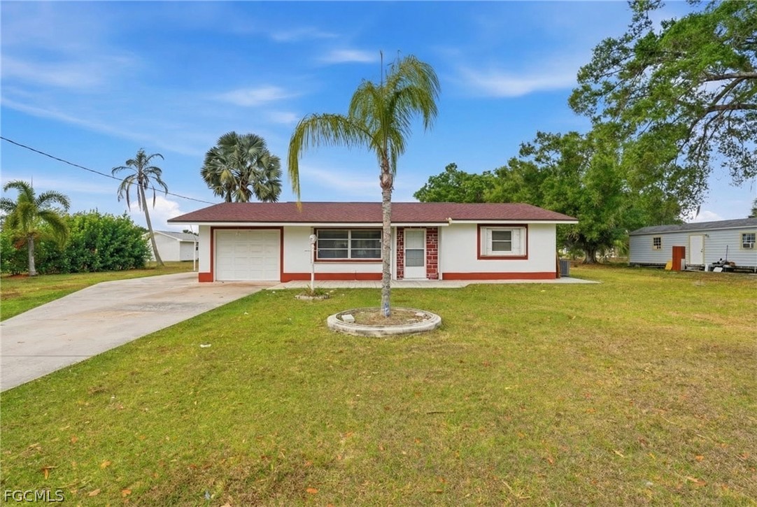 2180 Cook Lane Alva, FL 33920 - Photo 3 of 46 a view of a house with a swimming pool