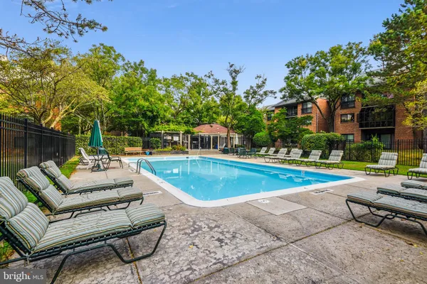 $285,000 | 300 Hilltop Lane, Unit 300B, Annapolis, MD 21403