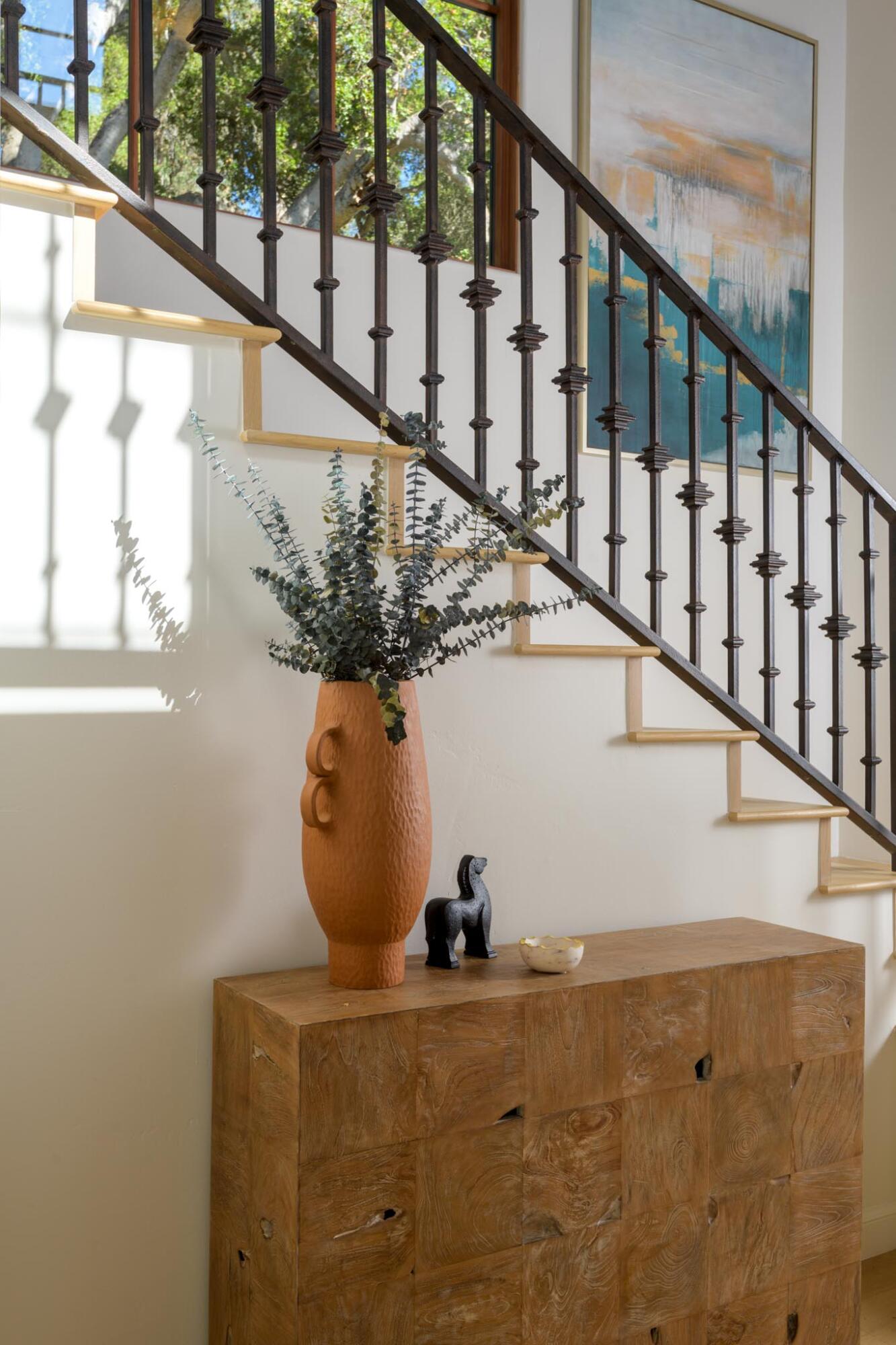 2030 Creekside Road Santa Barbara, CA 93108 - Photo 5 of 41 a view of entryway