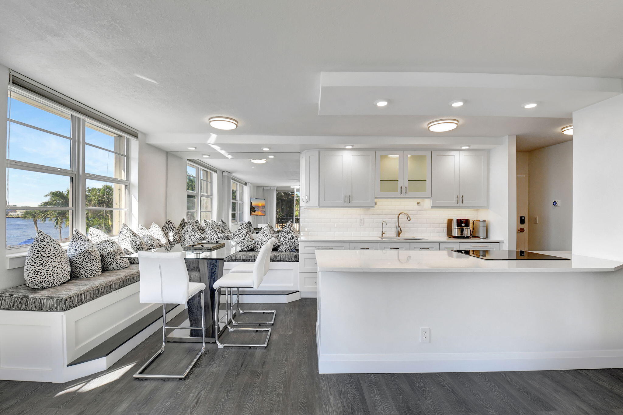 2121 North Ocean Boulevard, Unit 209W Boca Raton, FL 33431 - Photo 1 of 35 Kitchen/Dining